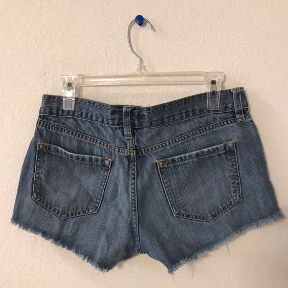 Women’s denim jean frayed short shorts - Picture 3 of 4